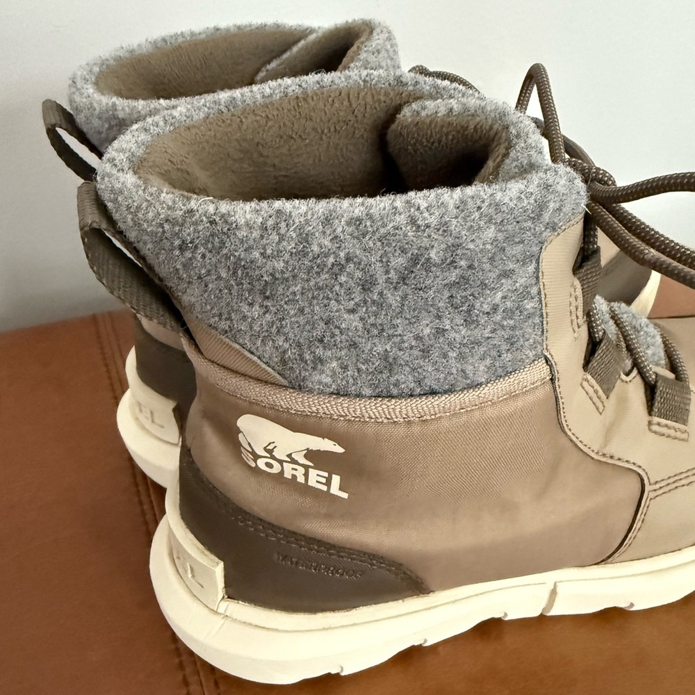 Sorel winter boot FAN-FAVORITE FELT
cosy detail switches things up from fur 7 - Picture 4 of 10